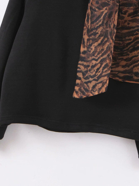 Modern lezser blúz fekete színben, gallérral tüll szalaggal és állatmintás - három modell