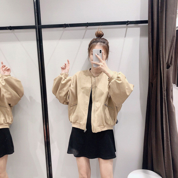 Könnyű tavaszi-őszi kabát eco velúrból, bézs, fehér és szürke cipzárral