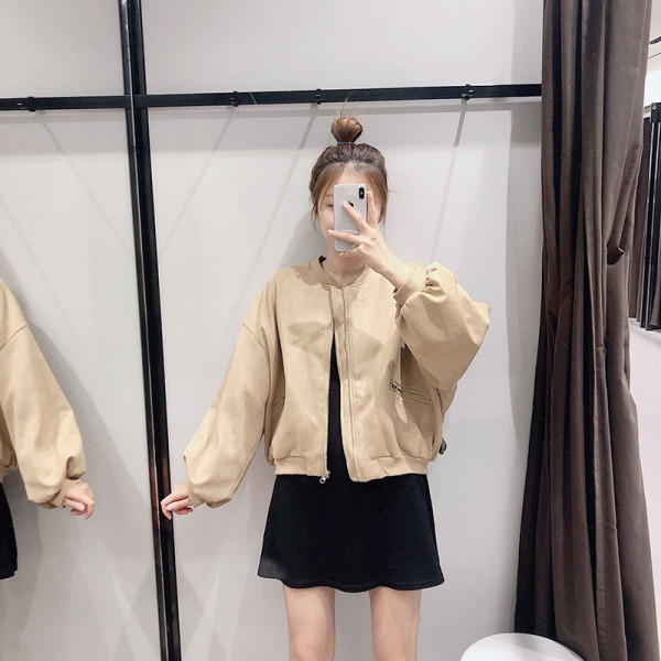 Könnyű tavaszi-őszi kabát eco velúrból, bézs, fehér és szürke cipzárral