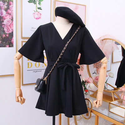 Μοντέρνο σύντομο γυναικείο φόρεμα με λαιμόκοψη και μανίκι 3/4 σε διάφορα χρώματα