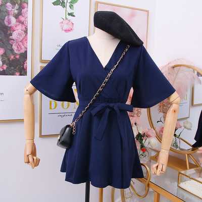 Μοντέρνο σύντομο γυναικείο φόρεμα με λαιμόκοψη και μανίκι 3/4 σε διάφορα χρώματα