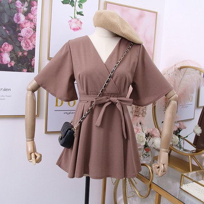 Μοντέρνο σύντομο γυναικείο φόρεμα με λαιμόκοψη και μανίκι 3/4 σε διάφορα χρώματα