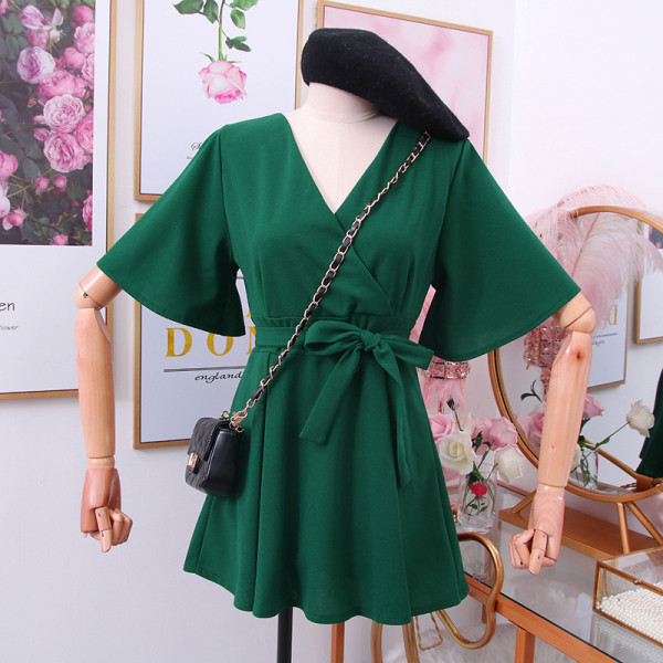 Μοντέρνο σύντομο γυναικείο φόρεμα με λαιμόκοψη και μανίκι 3/4 σε διάφορα χρώματα