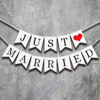 Сватбен банер за декорация с надпис \'\'Just married\'\' в бял цвят 