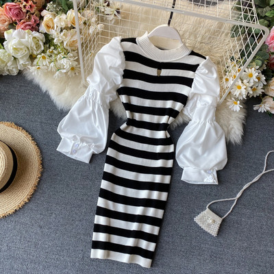 Női téli ruha széles ujjal és félmagas gallérral