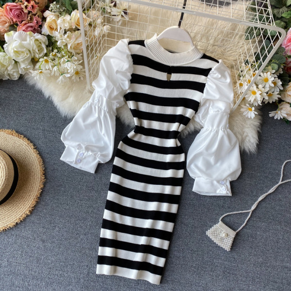 Női téli ruha széles ujjal és félmagas gallérral