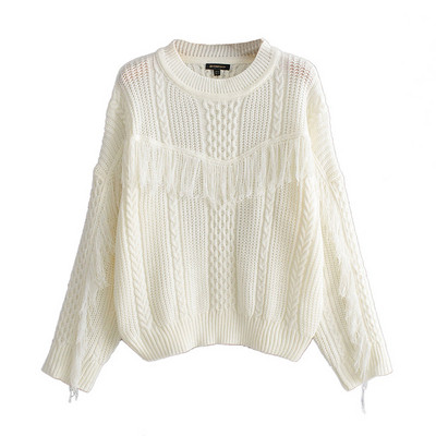 Καθημερινό γυναικείο πουλόβερ σε λευκό  χρώμα με ωοειδές ντεκολτέ και κρόσσια