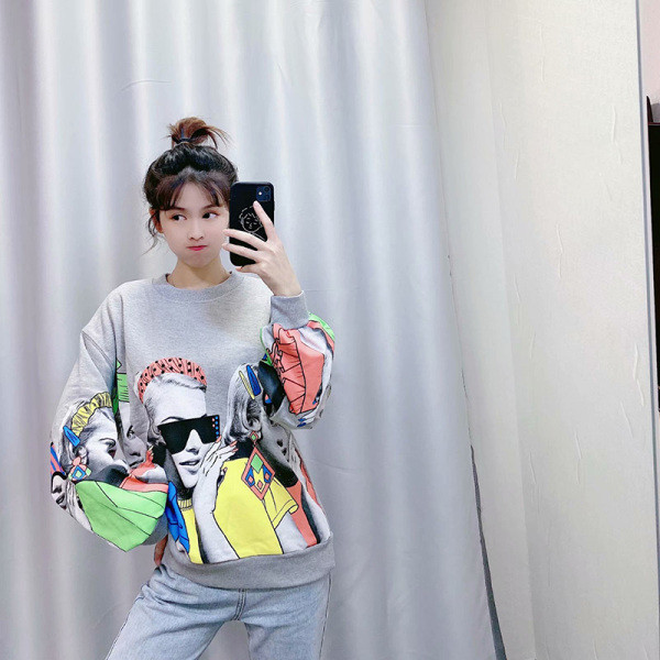 Bluză de damă lejeră modernă de culoare gri cu aplicație