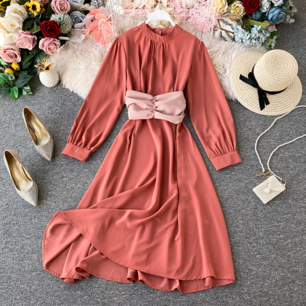 Női hosszú ruha alacsony gallérral, kék, fekete, sárga, zöld, rózsaszín és piros színekben