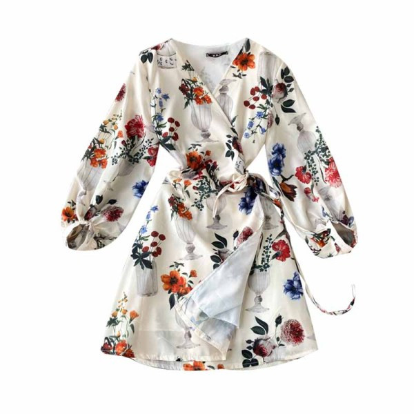 Modern női ruha virágos motívumokkal és spitz dekoltázssal