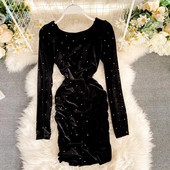 Modern női ruha gyöngyökkel Karcsú bársony modell fekete színben