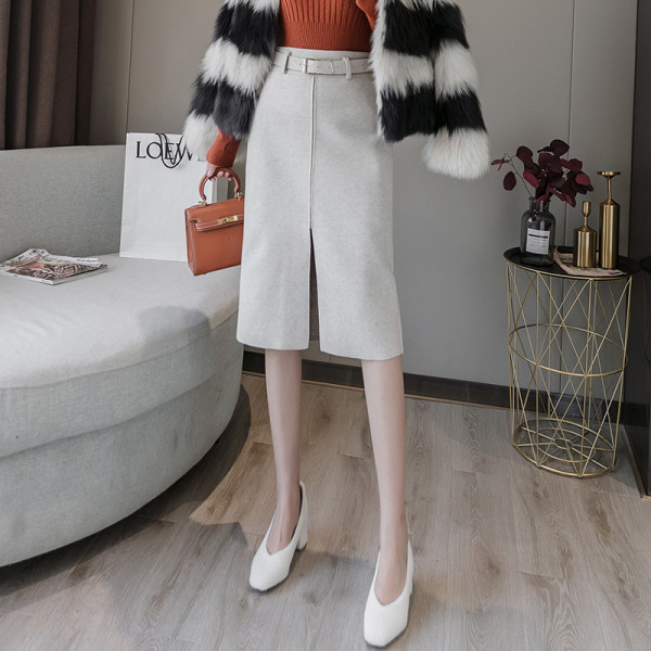 Női téli szoknya fekete, bézs és barna színben, magas derékkal és hasítékkal