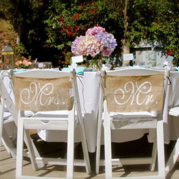 Винтидж сватбена украса подходяща за стол с надпис Mrs. и Mr. в кафяв цвят