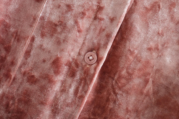 Női bársony ing rózsaszín színben, klasszikus mintával