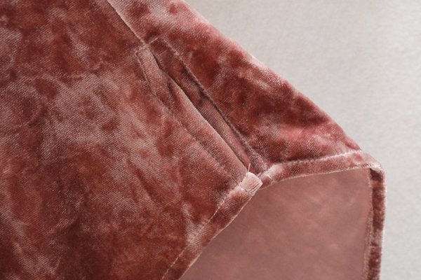 Női bársony ing rózsaszín színben, klasszikus mintával