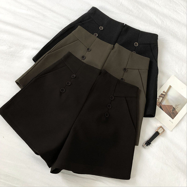 Női rövidnadrág gombokkal, magas derékkal, három színben