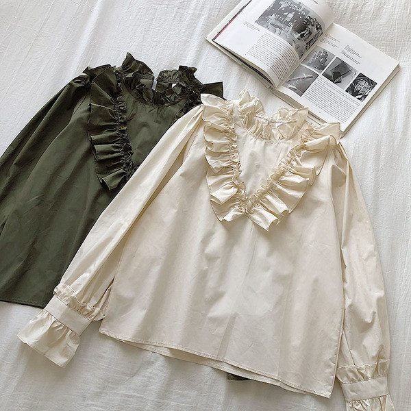 Stílusos női ing zöld, bézs és fehér színben, félmagas gallérral és fürtökkel