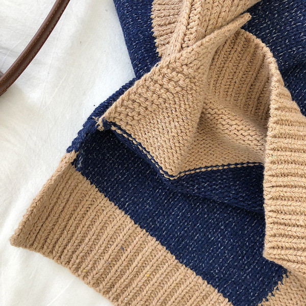 Női barna pulóver pólógallérral és hosszú ujjal