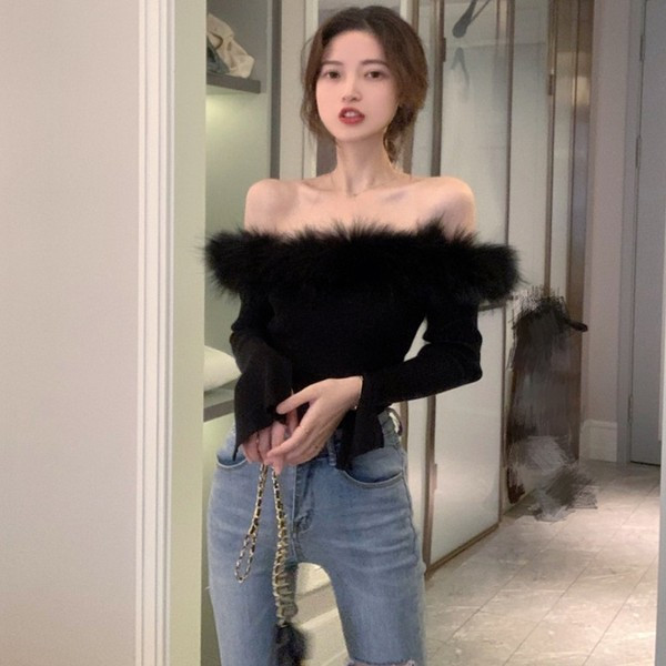 Modern női blúz fekete és szürke színben, pehely és csónakos nyakkivágással