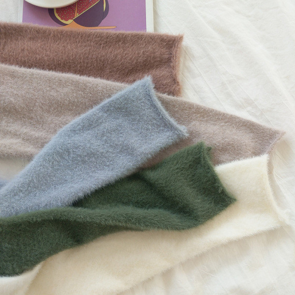 Női plüss pulóver öt színben, magas gallérral és hosszú ujjal