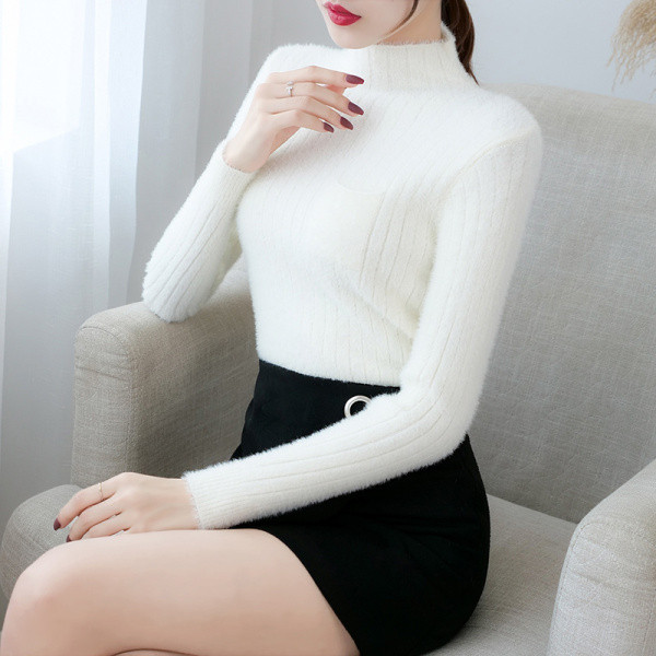 Női pehelypulóver fekete, bézs és fehér színben, félmagas gallérral