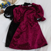 Női bársonyruha rövid ujjú piros és fekete színben