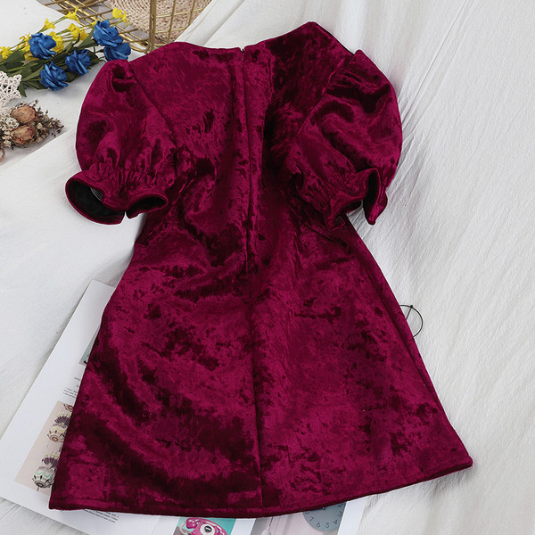 Női bársonyruha rövid ujjú piros és fekete színben