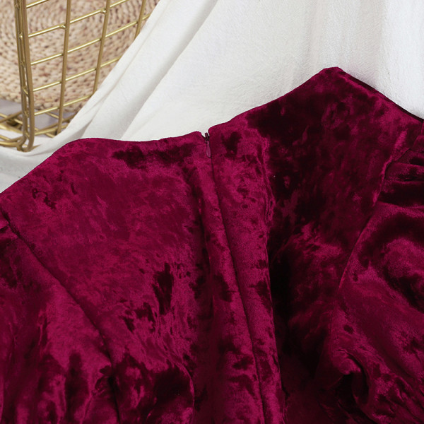 Női bársonyruha rövid ujjú piros és fekete színben