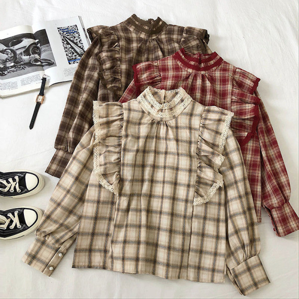 Kockás női ing három színben, hosszú ujjakkal és fürtökkel