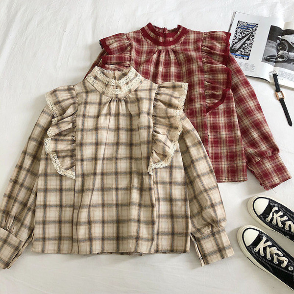 Kockás női ing három színben, hosszú ujjakkal és fürtökkel