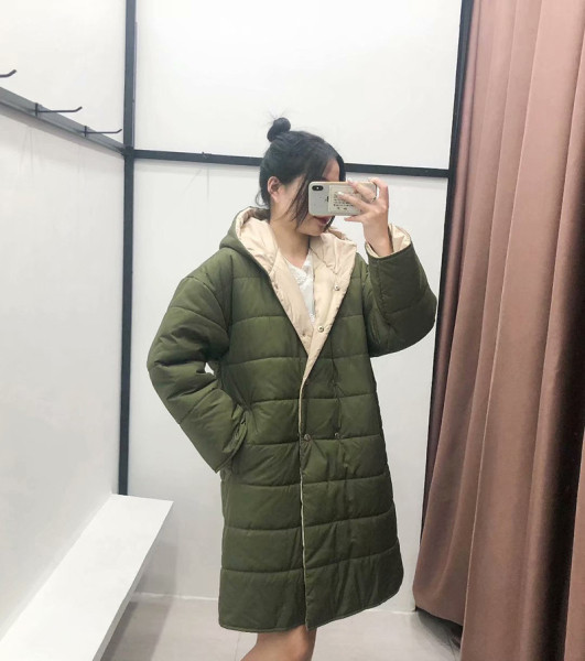 Tavaszi-őszi kétoldalas kabát kapucnival és zöld gombokkal