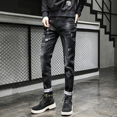 Alkalmi férfi farmer, fekete színben, hímzéssel és zsebekkel