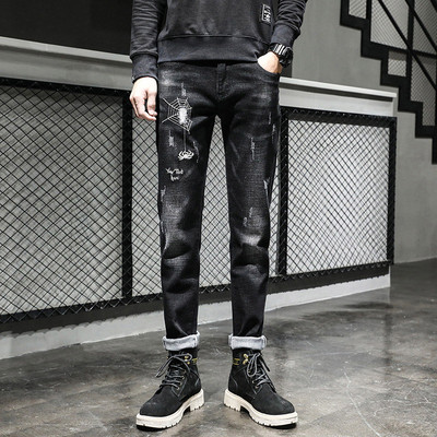 Alkalmi férfi farmer, fekete színben, hímzéssel és zsebekkel