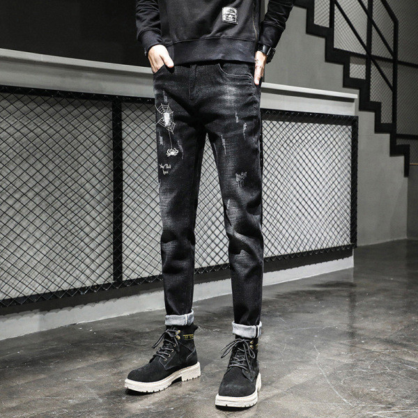 Alkalmi férfi farmer, fekete színben, hímzéssel és zsebekkel