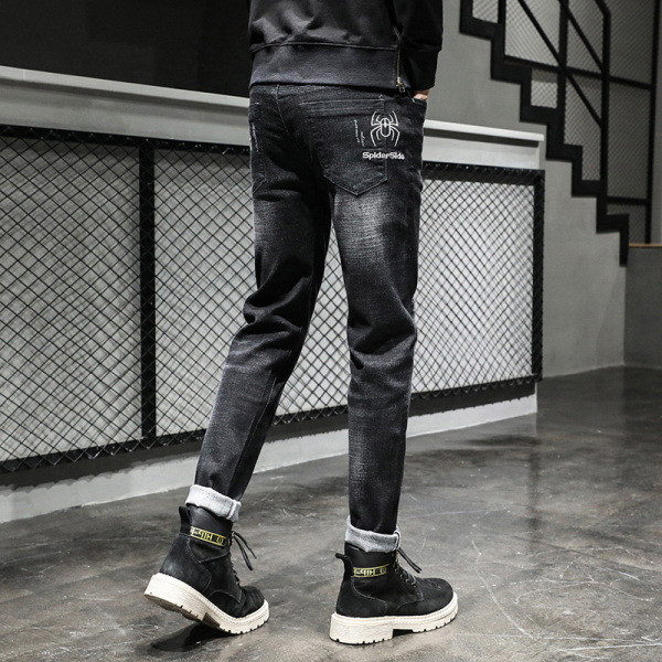 Alkalmi férfi farmer, fekete színben, hímzéssel és zsebekkel