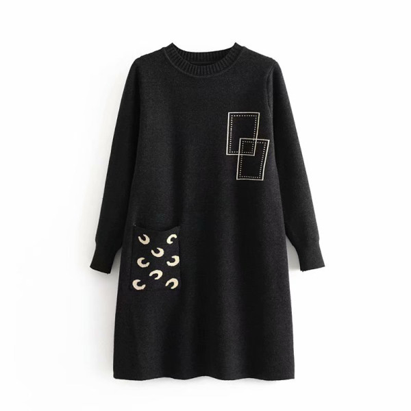 Kötött ruha széles modell fekete, barna és bordó színben, zsebbel