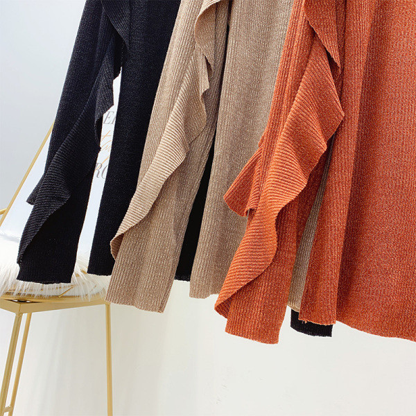 Fényes hatású női blúz, fürtök és magas gallér bézs, fekete és narancs színben