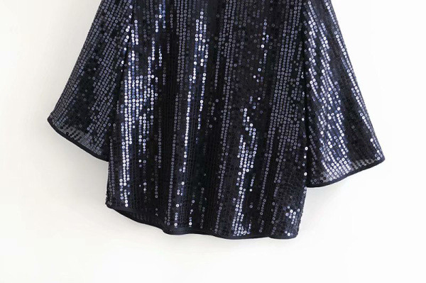 Rövid, széles blúz 3/4 ujjal, fekete és szürke színben, flitterekkel