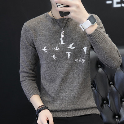 Ανδρικό πουλόβερ σε καφέ, μαύρο και μπεζ χρώμα με κεντήματα και στρογγυλό ντεκολτέ