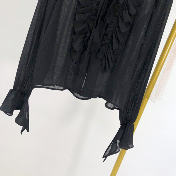 Cămașă largă de damă cu decolteu în V și bucle în negru