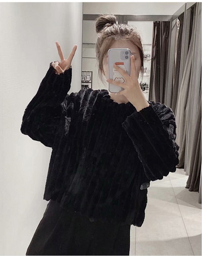 Pulover cu puf scurt in negru si roz model lat