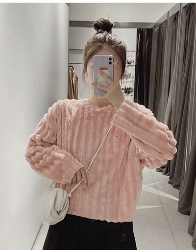 Pulover cu puf scurt in negru si roz model lat