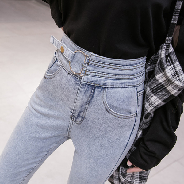 Modern női farmer Karcsú modell világos színben, magas derékkal