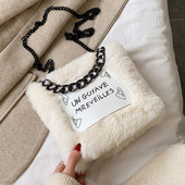 Női pehely szögletes táska fehér, fekete és barna lánccal