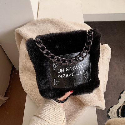 Női pehely szögletes táska fehér, fekete és barna lánccal