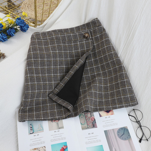 Fusta dama in carouri cu nasture in gri si maro