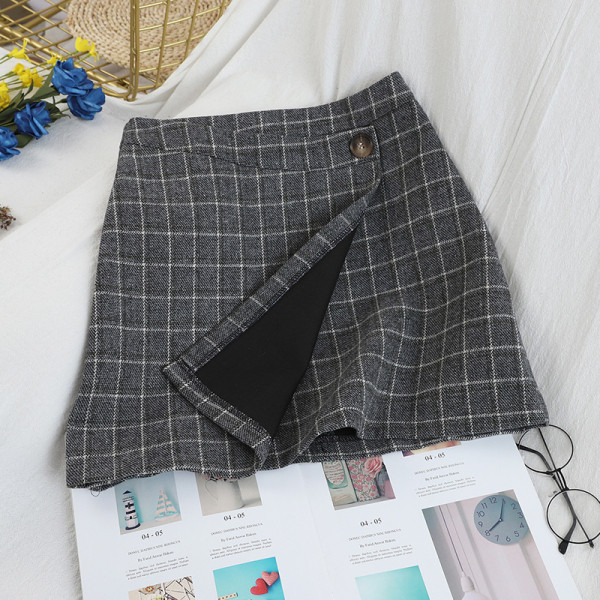 Fusta dama in carouri cu nasture in gri si maro