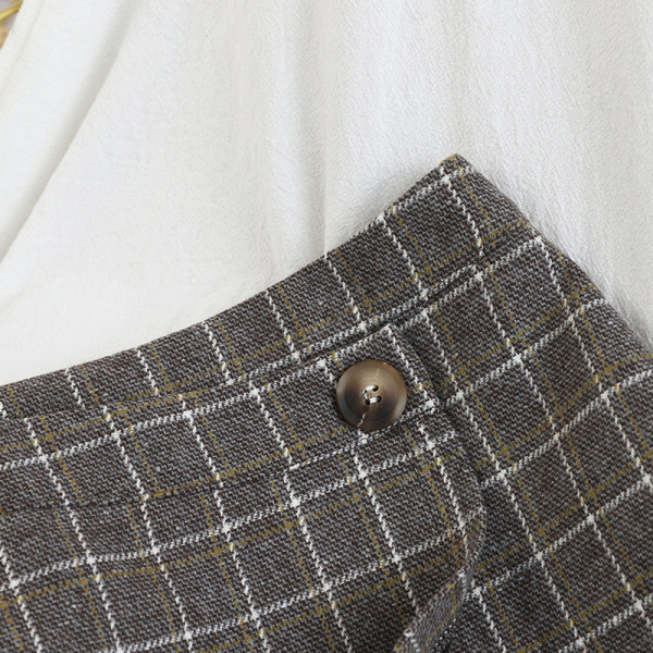 Fusta dama in carouri cu nasture in gri si maro