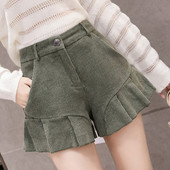 Női rövidnadrág széles modell öt színben, magas derékkal