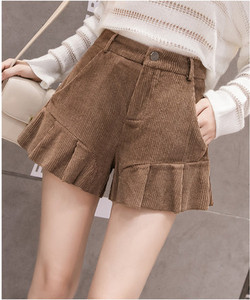 Női rövidnadrág széles modell öt színben, magas derékkal